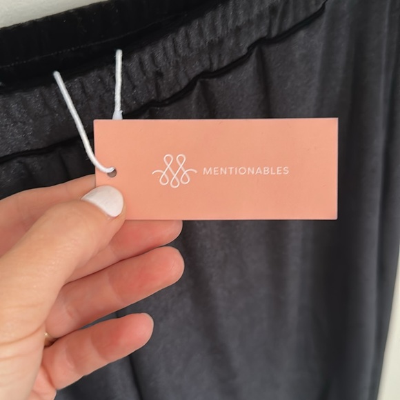 NWT Mentionables Black Velvet Crop Top and Pants Lounge Set - Picture 4 of 4